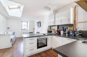 Chancery's Loft Private Apartment